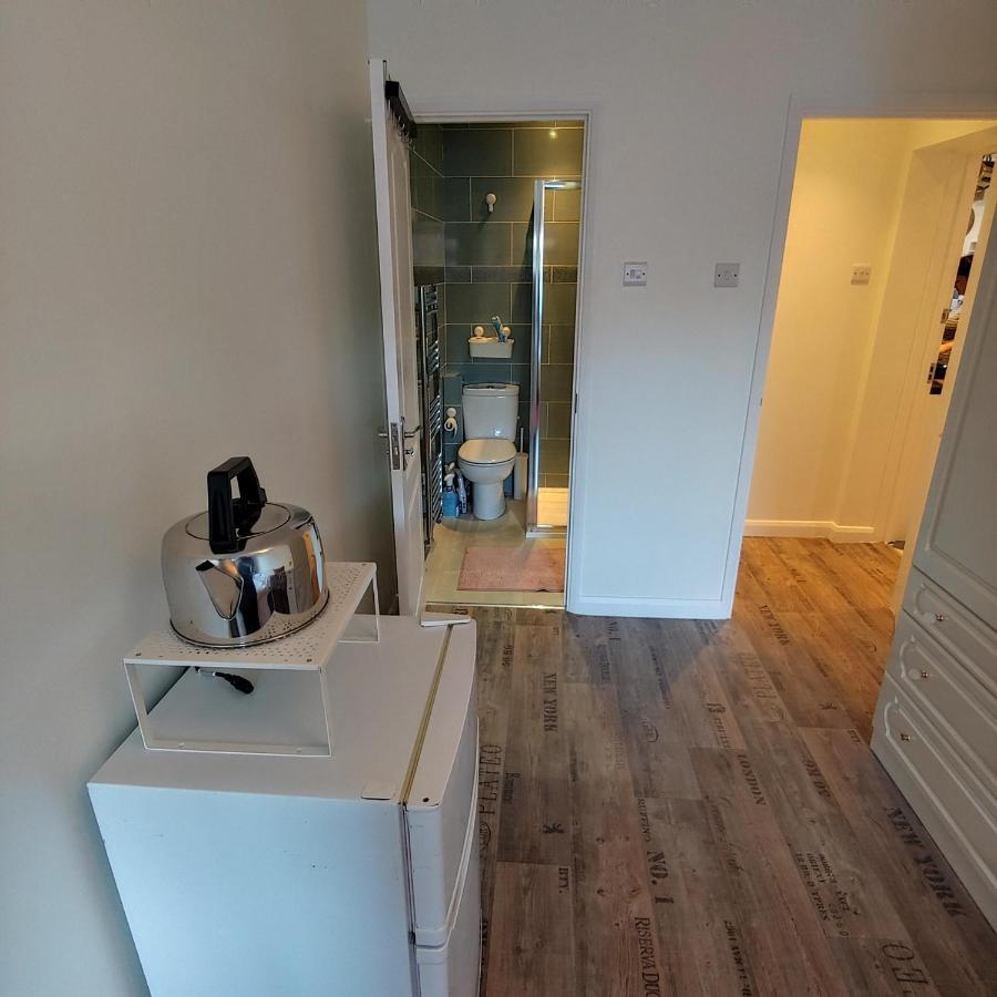 Ensuite Master Bedroom, Private Bathroom, Inside Family Home, Walking Distance To Harry Potter Watford  Zewnętrze zdjęcie