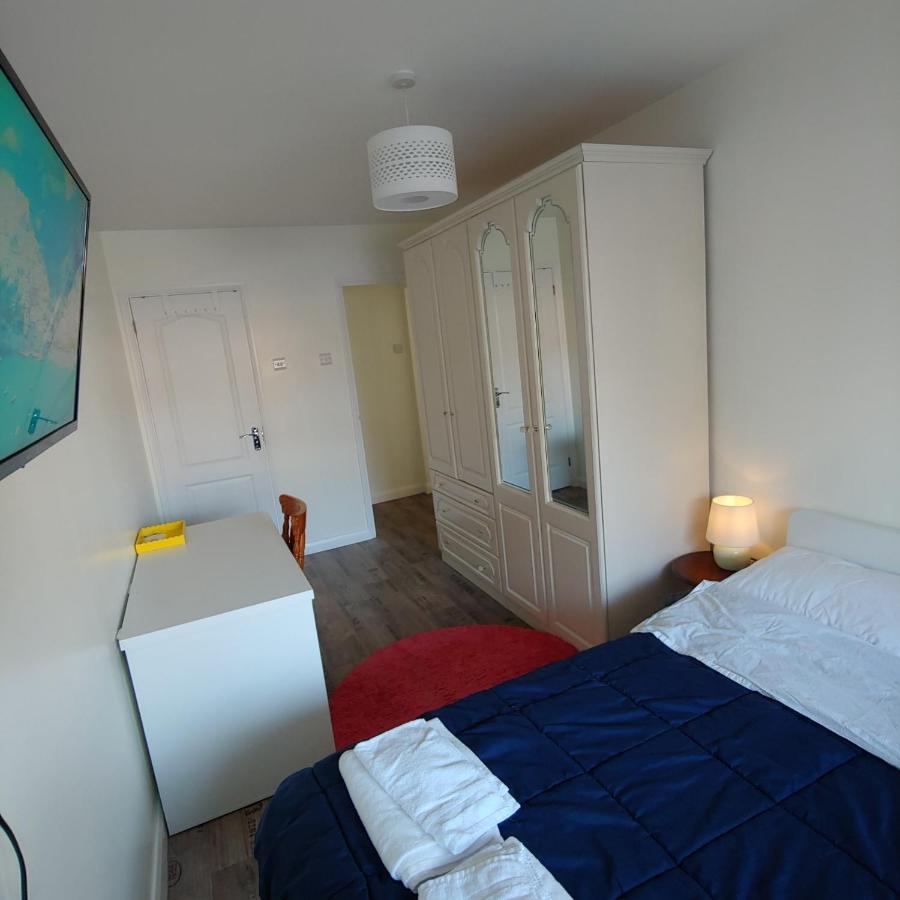 Ensuite Master Bedroom, Private Bathroom, Inside Family Home, Walking Distance To Harry Potter Watford  Zewnętrze zdjęcie