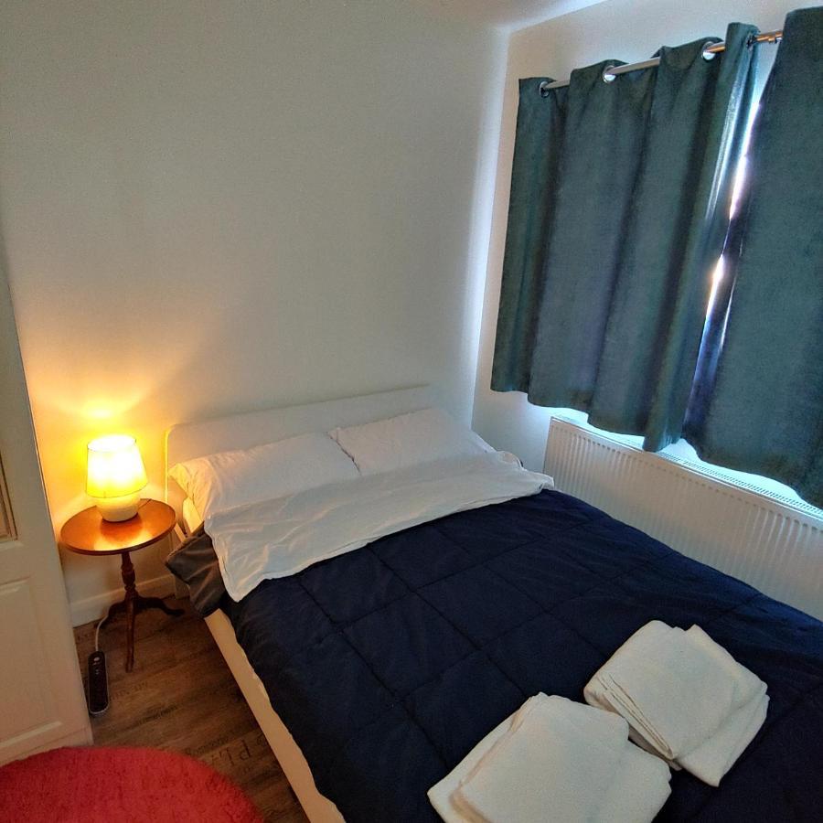 Ensuite Master Bedroom, Private Bathroom, Inside Family Home, Walking Distance To Harry Potter Watford  Zewnętrze zdjęcie