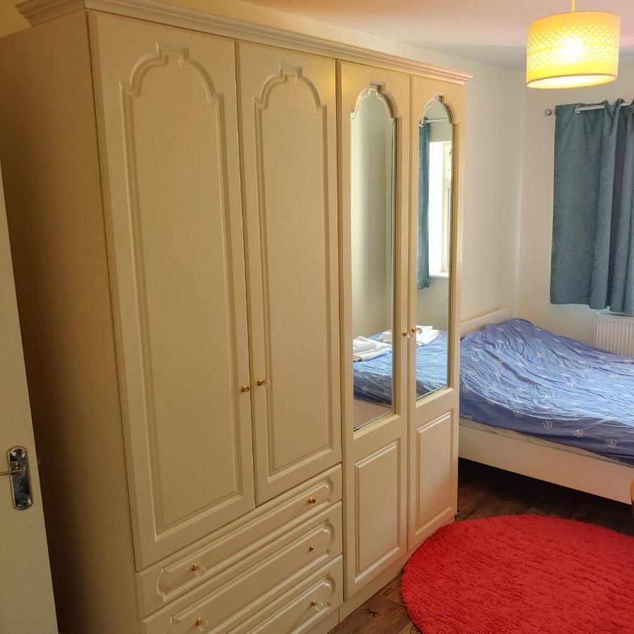Ensuite Master Bedroom, Private Bathroom, Inside Family Home, Walking Distance To Harry Potter Watford  Zewnętrze zdjęcie