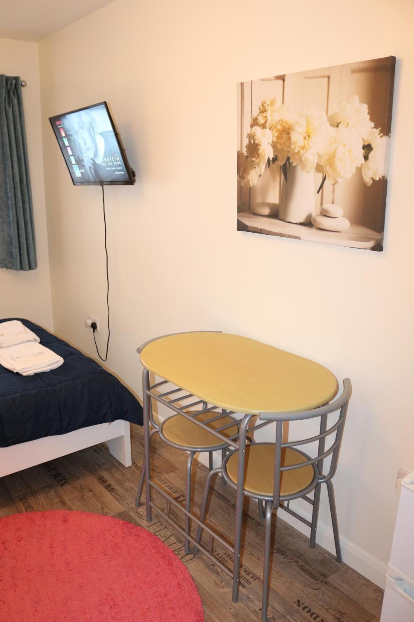 Ensuite Master Bedroom, Private Bathroom, Inside Family Home, Walking Distance To Harry Potter Watford  Zewnętrze zdjęcie