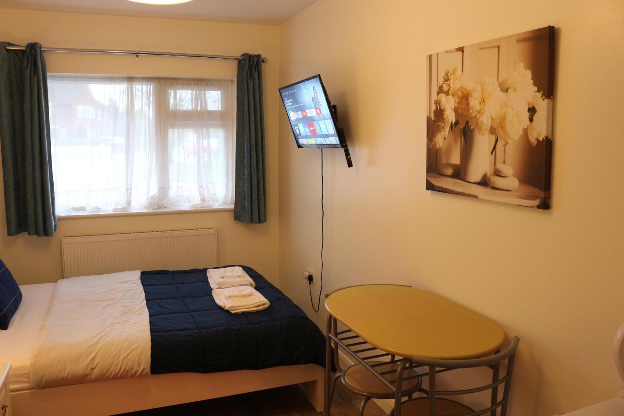 Ensuite Master Bedroom, Private Bathroom, Inside Family Home, Walking Distance To Harry Potter Watford  Zewnętrze zdjęcie