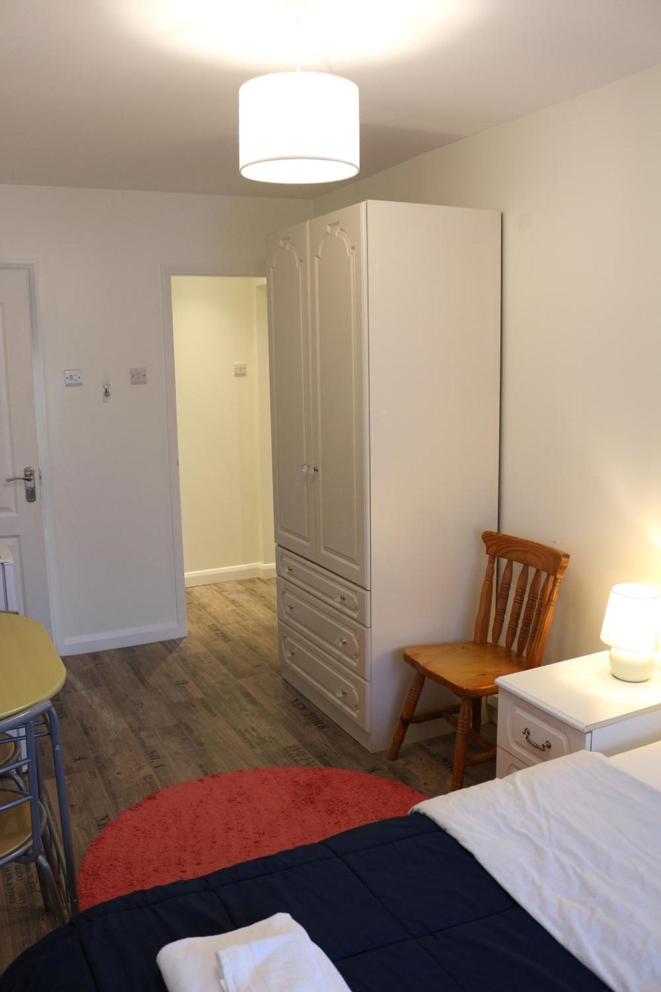 Ensuite Master Bedroom, Private Bathroom, Inside Family Home, Walking Distance To Harry Potter Watford  Zewnętrze zdjęcie